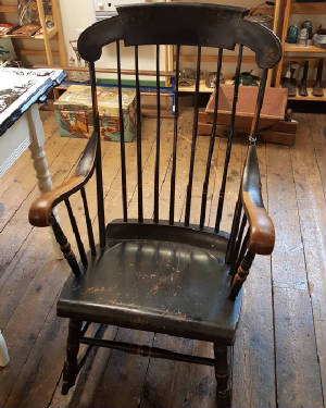 ANTIQUE ROCKING CHAIR