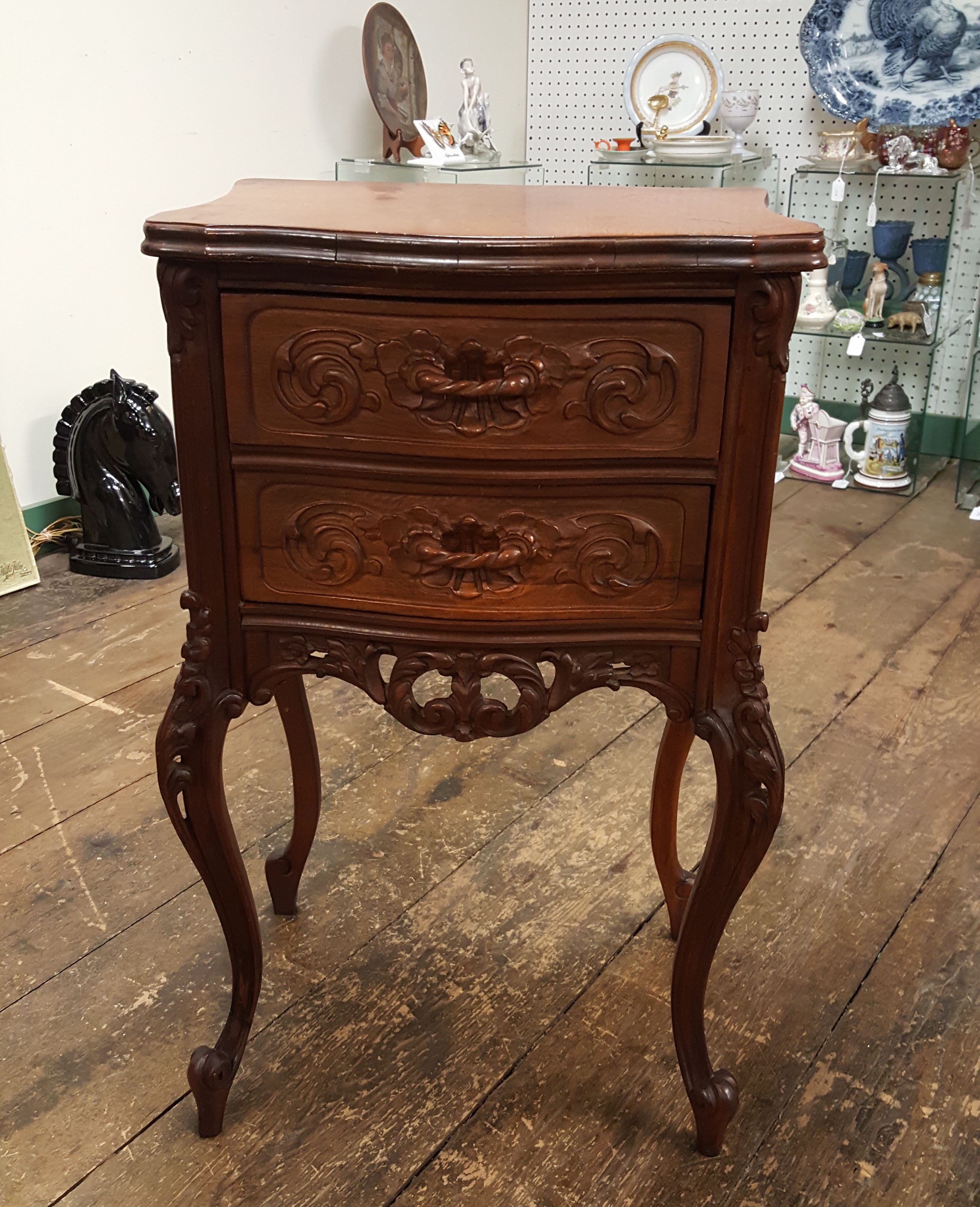 WALNUT SIDE TABLE