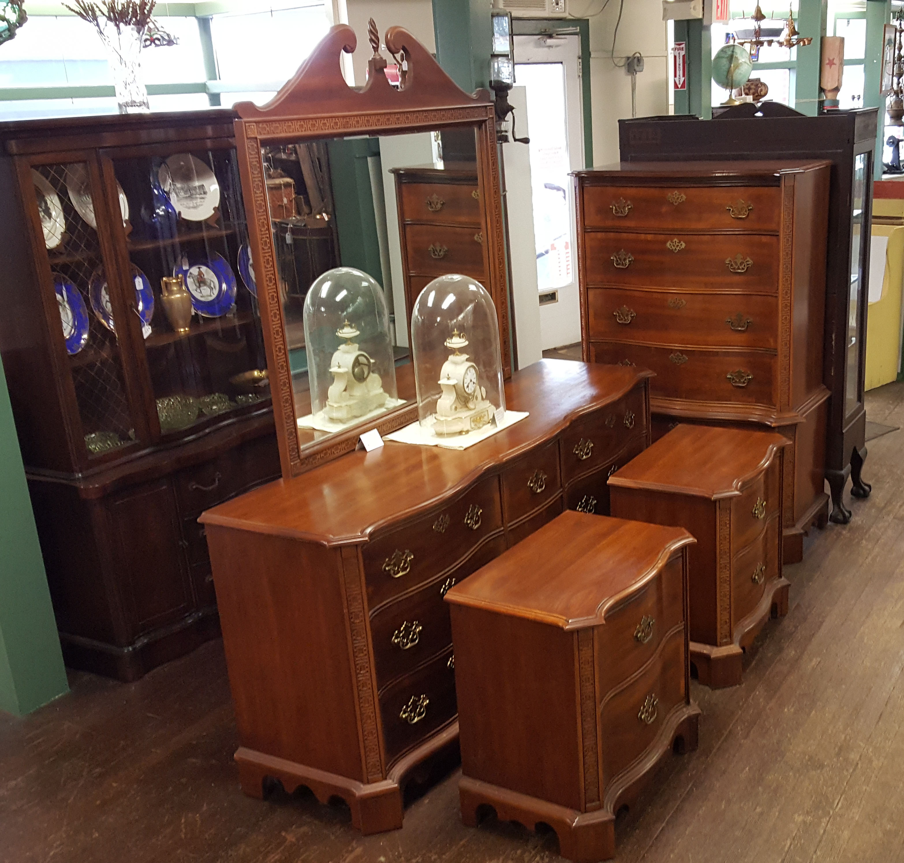 MAHOGANY BEDROOM SET