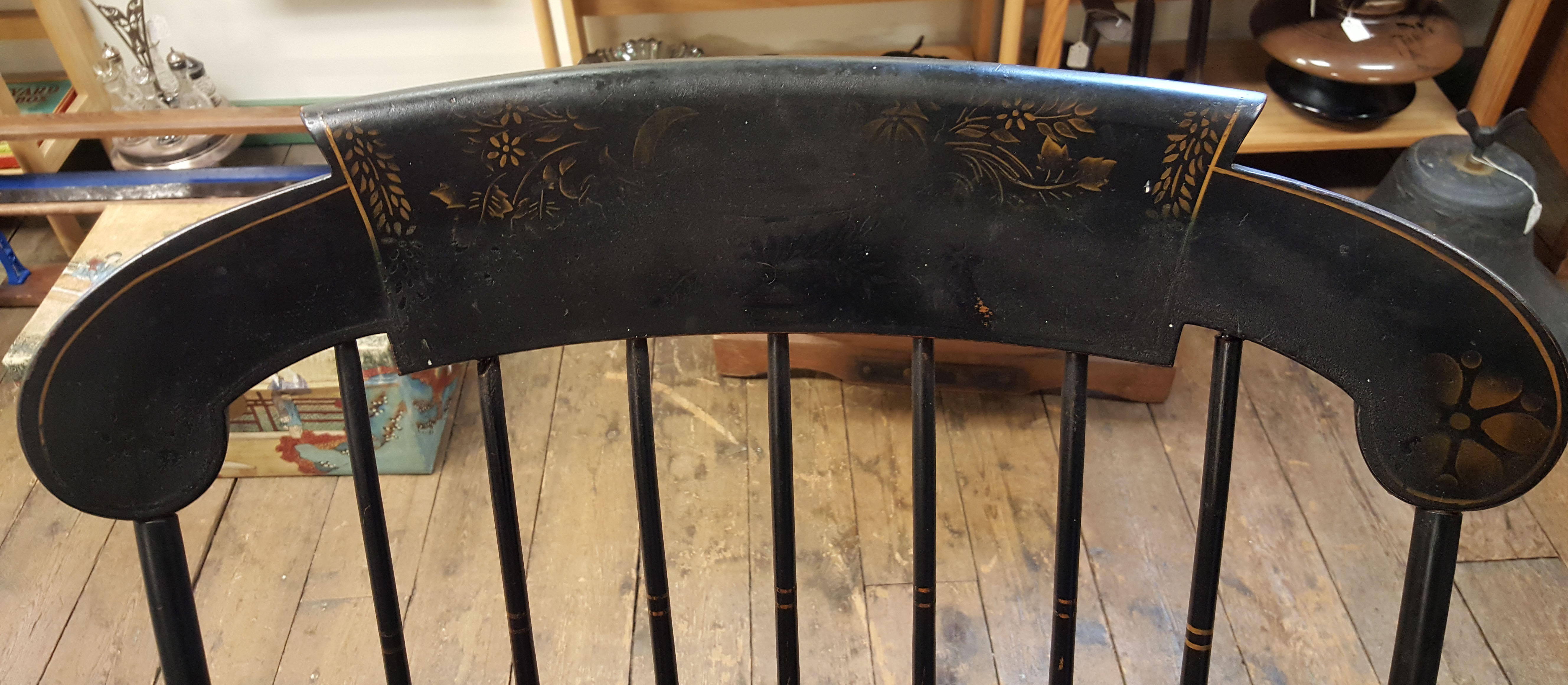 ANTIQUE ROCKING CHAIR