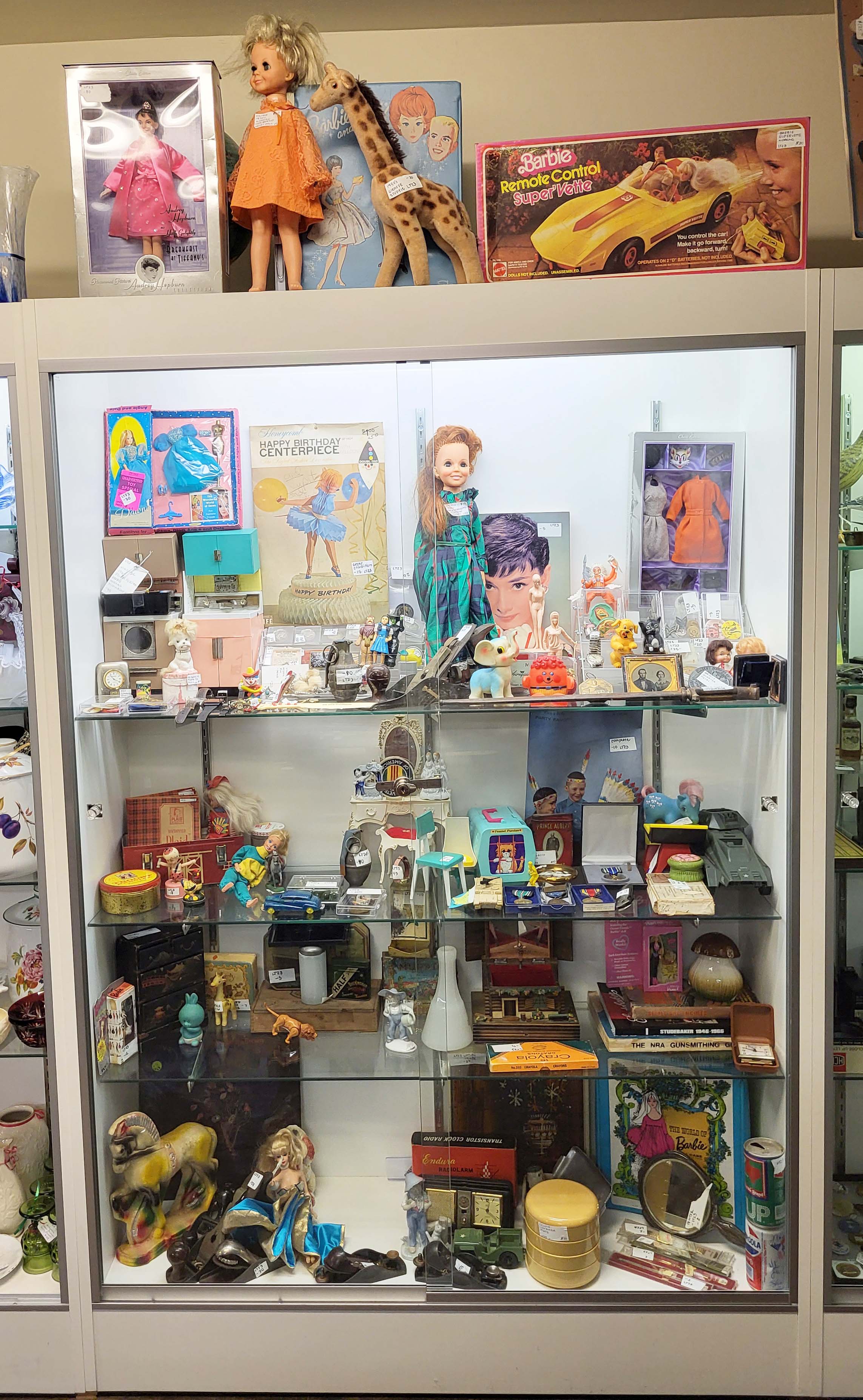 LORIANA'S SHOWCASE