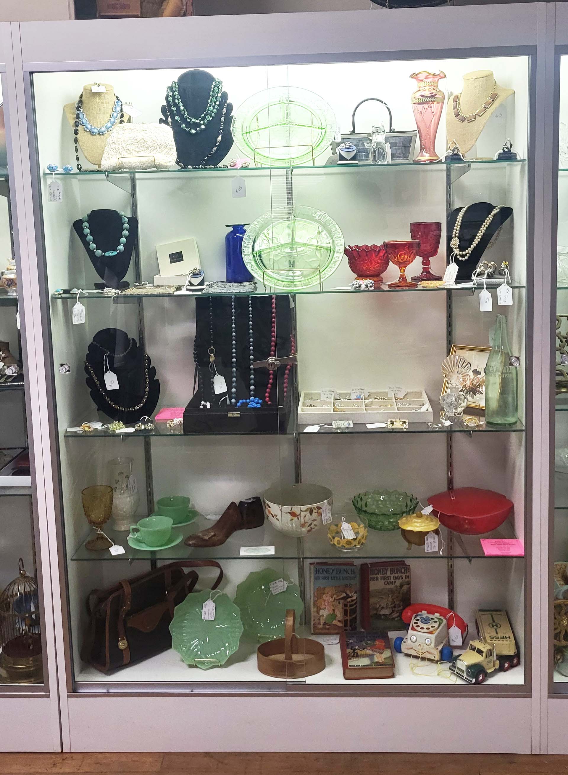 LAURA'S SHOWCASE