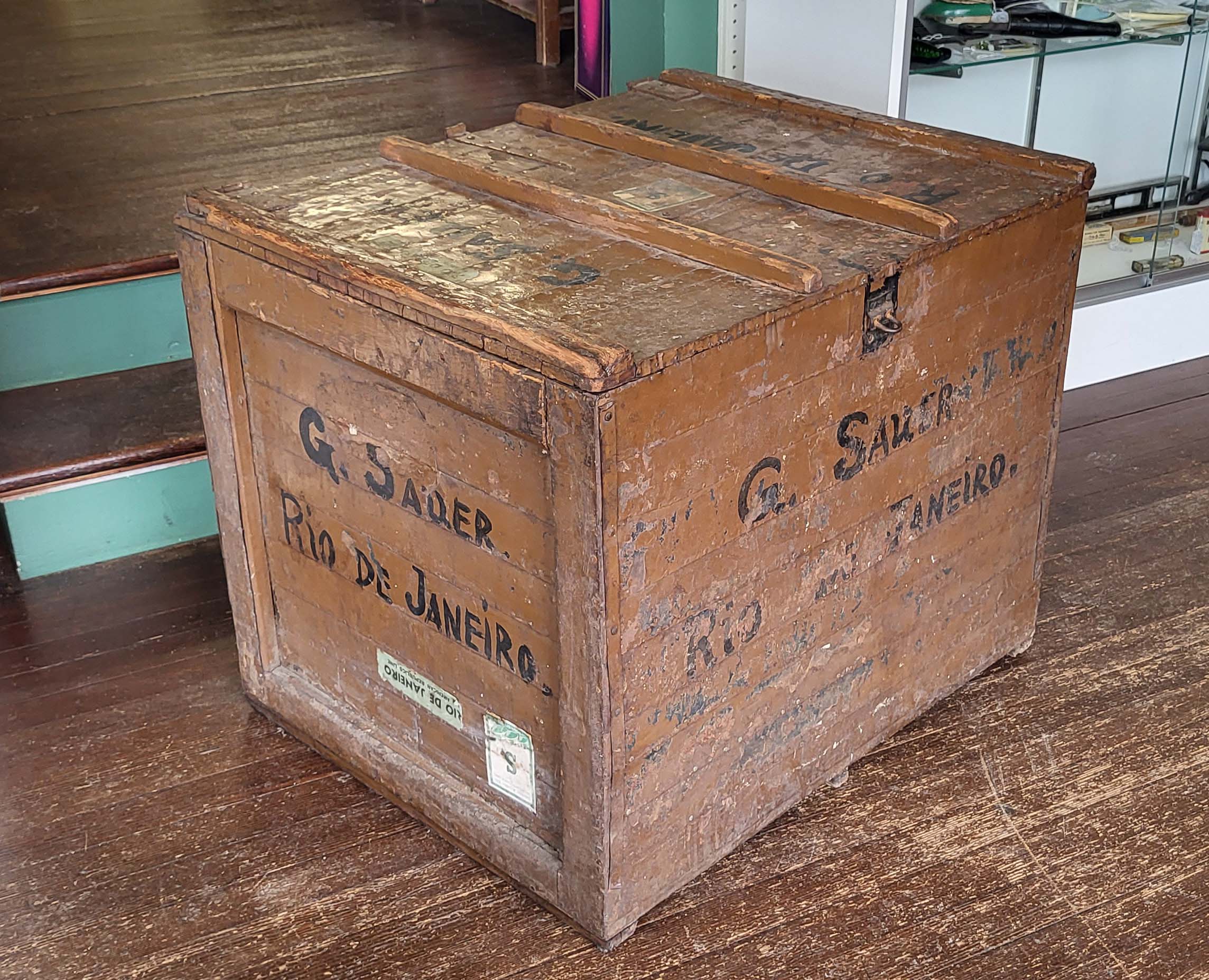 RIO DE JANEIRO TRAVEL CHEST