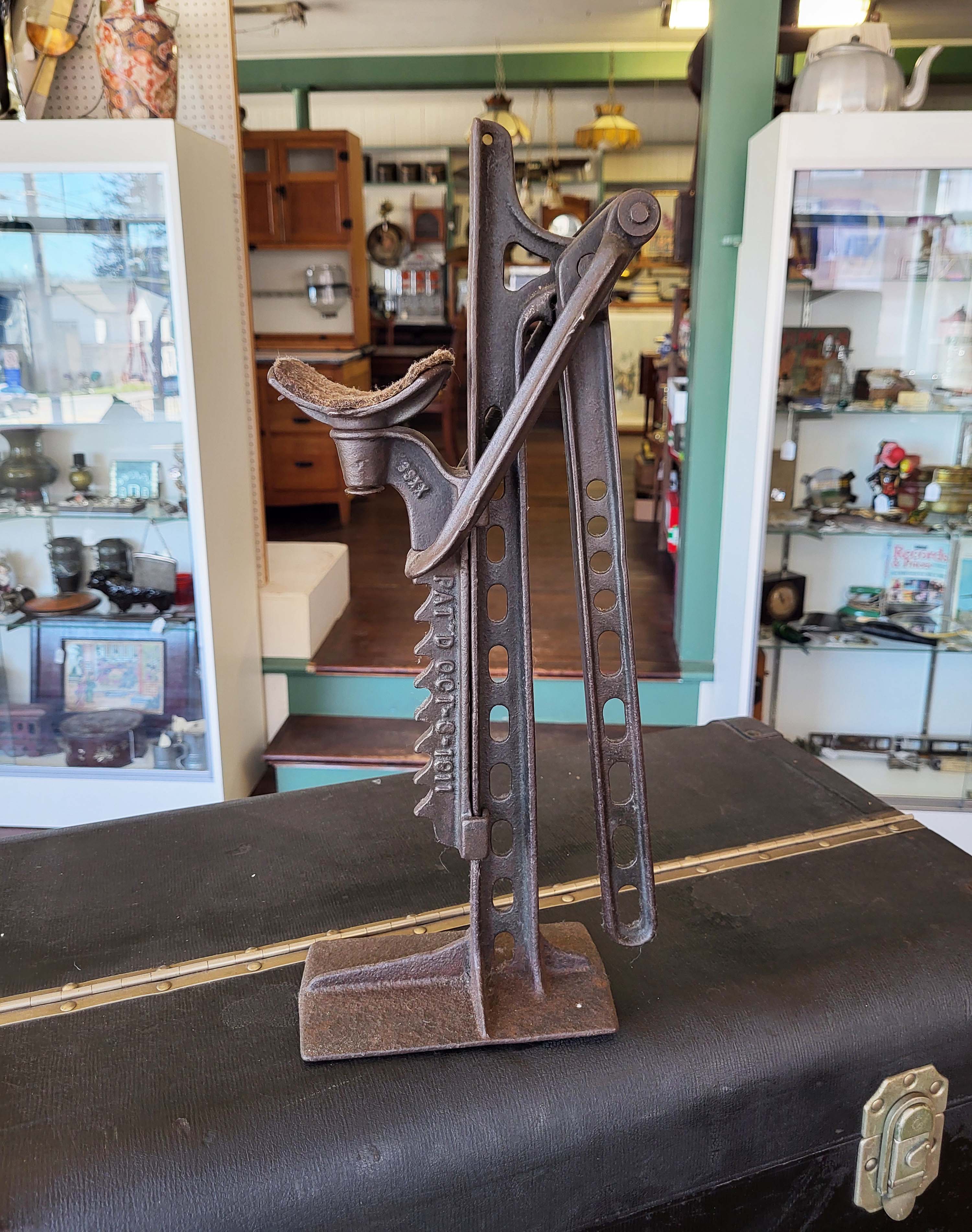 ANTIQUE CAR JACK