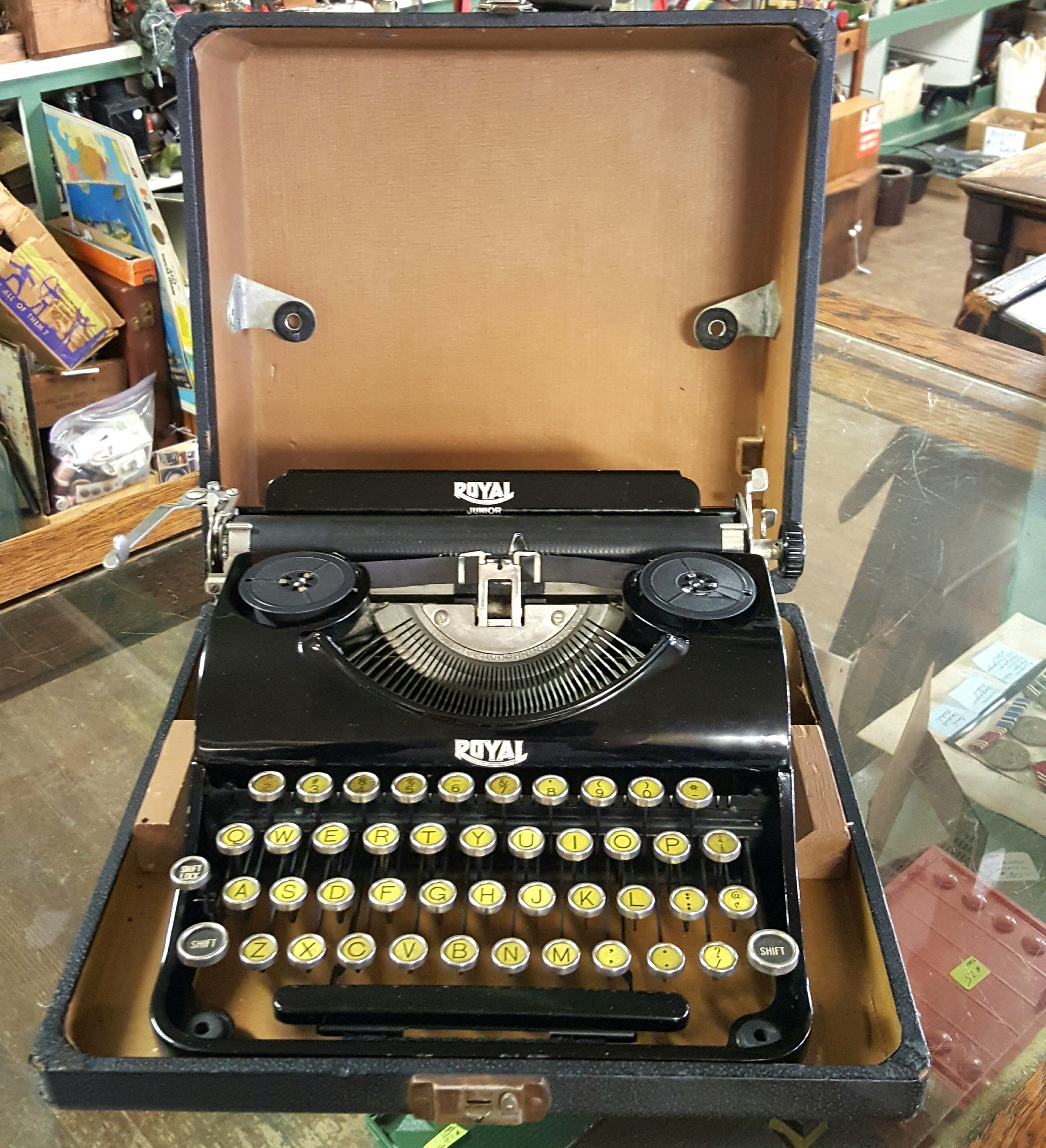 ROYAL JUNIOR TYPEWRITER