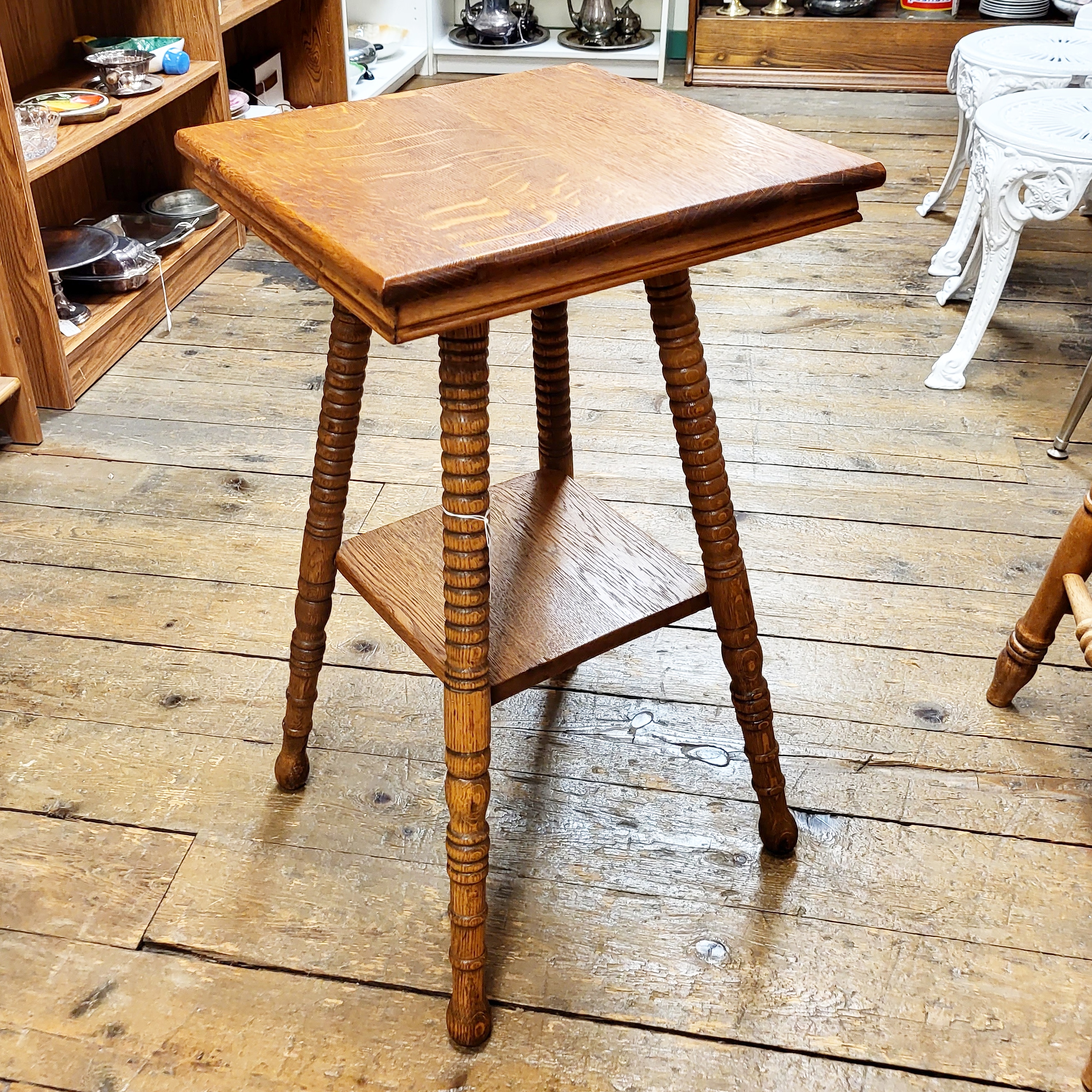 OAK SIDE TABLE TURNED LEGS